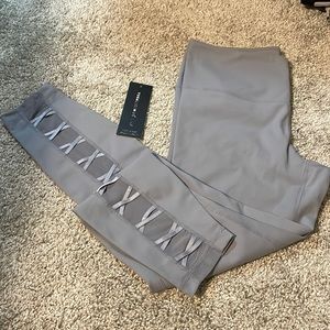 NWT Yogalicious Lux High Waist Ankle Length sz L